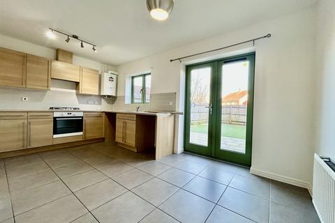 3 bedroom semi-detached house to rent, Anstee Road