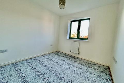 3 bedroom semi-detached house to rent, Anstee Road