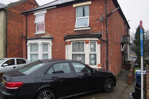 5 bedroom semi-detached house to rent - Roberts Road, High Wycombe