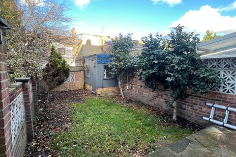 2 bedroom terraced house to rent, Huxley Road, Edmonton, N18