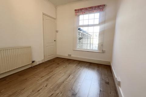 2 bedroom terraced house to rent, Huxley Road, Edmonton, N18