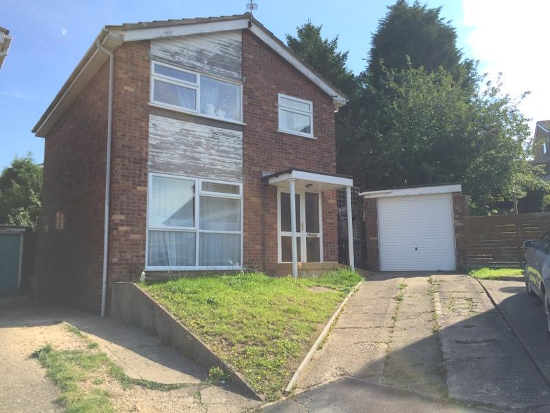 Okehampton Avenue, Evington, Leicester LE5 3 bed detached house £725