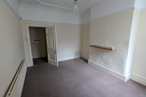 2 bedroom flat to rent, Hallville Road, Allerton