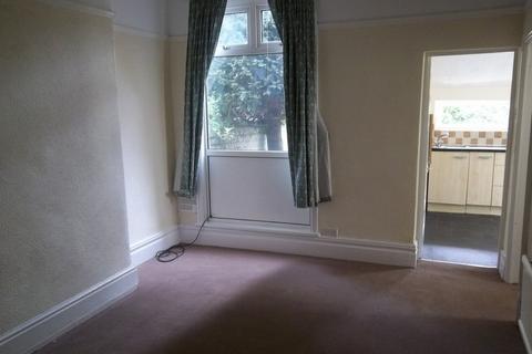 2 bedroom flat to rent, Hallville Road, Allerton