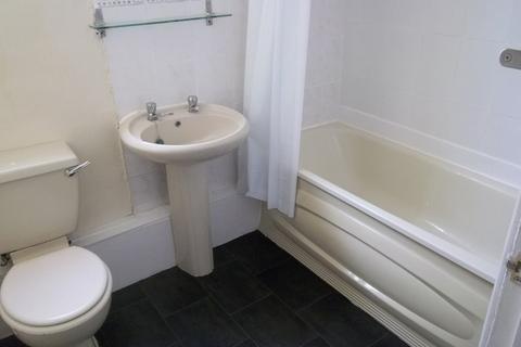 2 bedroom flat to rent, Hallville Road, Allerton