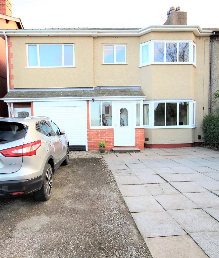 Broad Oak Lane, Penwortham 5 bed semidetached house £320,000