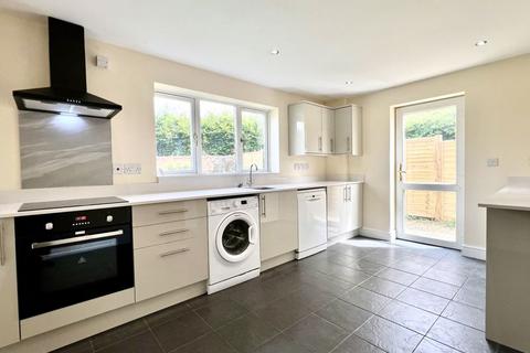 4 bedroom detached house to rent, Poynder Place, Calne SN11