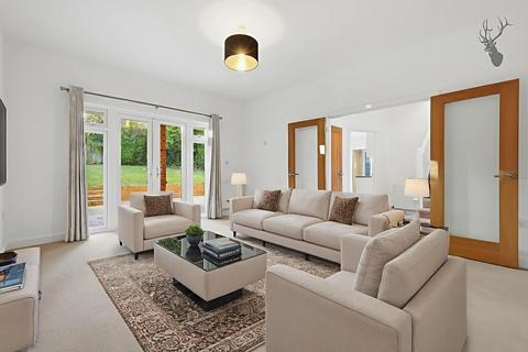 4 bedroom detached house to rent, Theydon Park Road, Theydon Bois, Epping, Essex