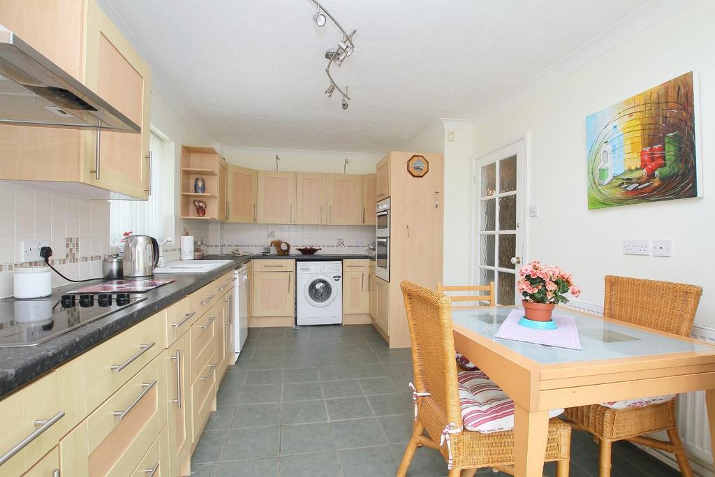 Ashford Road, CANTERBURY 4 bed detached bungalow £425,000