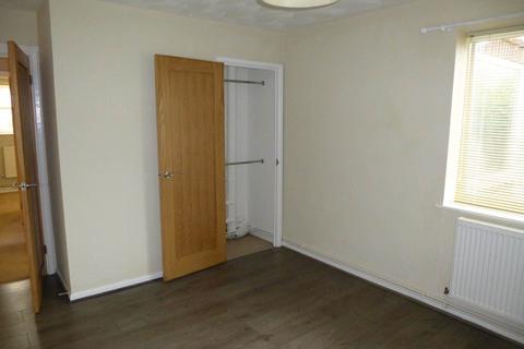 2 bedroom flat to rent, Selsdon Avenue, Woodley