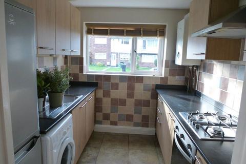 2 bedroom flat to rent, Selsdon Avenue, Woodley