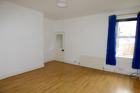 2 bedroom flat to rent, Eastbourne Avenue, Gateshead