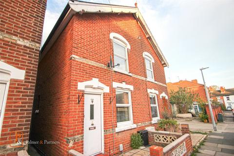 2 bedroom detached house to rent, Canterbury Road, Colchester, Essex, CO2