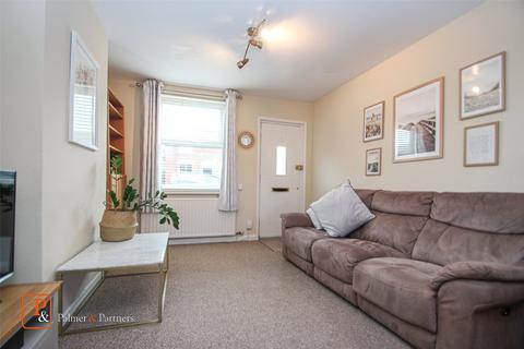 2 bedroom detached house to rent, Canterbury Road, Colchester, Essex, CO2