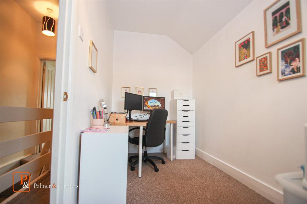 Bedroom/ Office