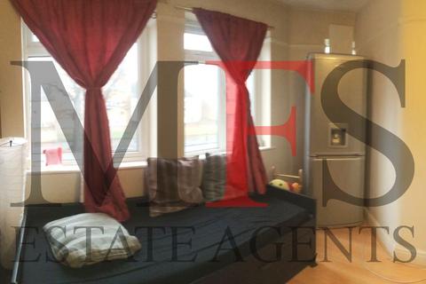 1 bedroom flat to rent, Staines Road, Hounslow, TW4