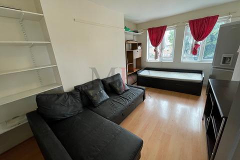 1 bedroom flat to rent, Staines Road, Hounslow, TW4