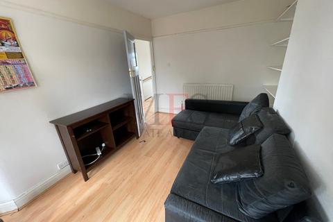 1 bedroom flat to rent, Staines Road, Hounslow, TW4