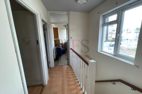 1 bedroom flat to rent, Staines Road, Hounslow, TW4