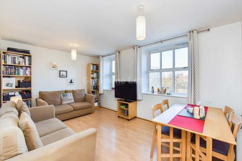 1 bedroom apartment to rent, Clapham Park Road, Clapham SW4.  Including parking
