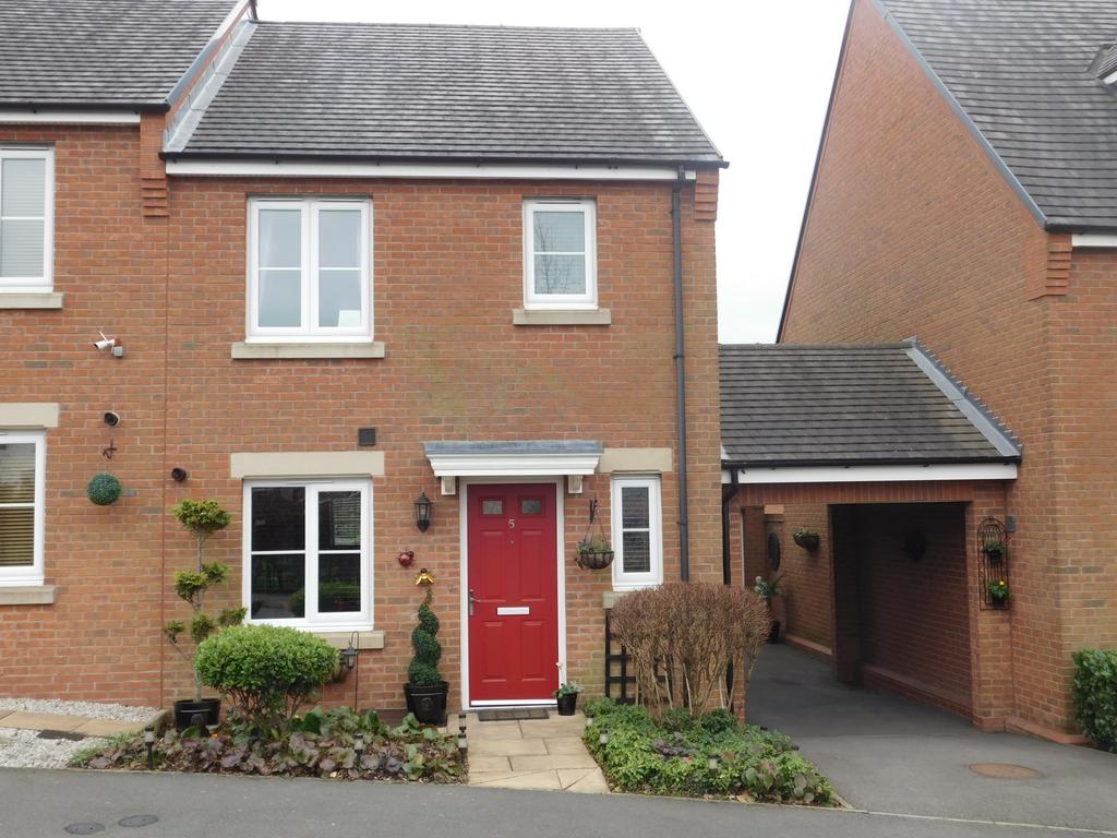 Newman Drive, Church Gresley, DE11 3 bed semidetached house £185,000