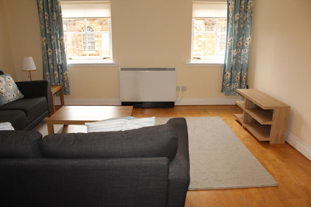 St Andrews Square, Glasgow G1 2 bed flat £850 pcm (£196 pw)