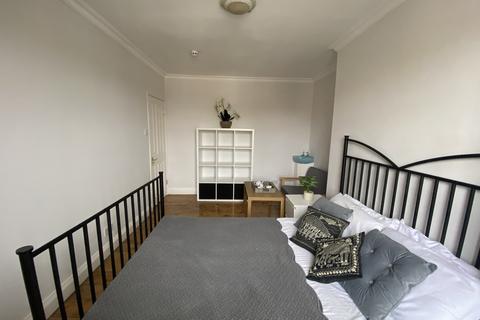 1 bedroom in a house share to rent, Burton Road, Brixton, London SW9