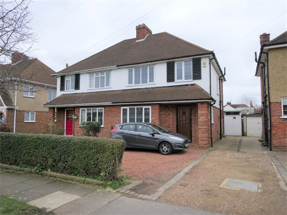 Village Way, Ashford 3 bed semidetached house £450,000