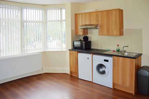 Studio to rent, Kingscroft Road, Kilburn
