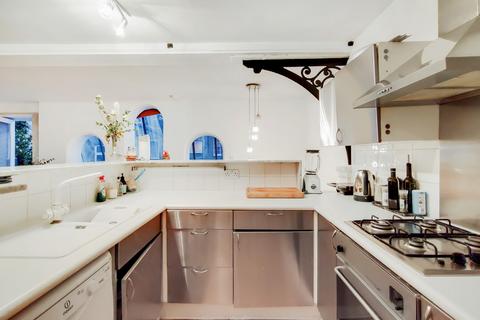 2 bedroom ground floor maisonette to rent, Grange Walk Mews, Bermondsey