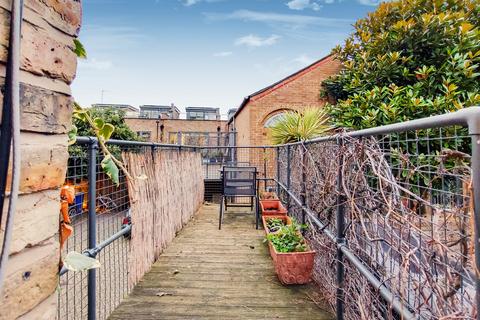 2 bedroom ground floor maisonette to rent, Grange Walk Mews, Bermondsey