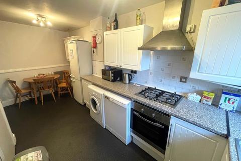 4 bedroom end of terrace house to rent - Brittania Road North