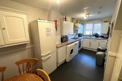 4 bedroom end of terrace house to rent - Brittania Road North