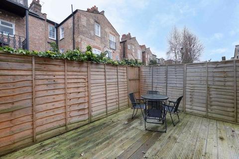 1 bedroom ground floor flat to rent, Starfield Road W12