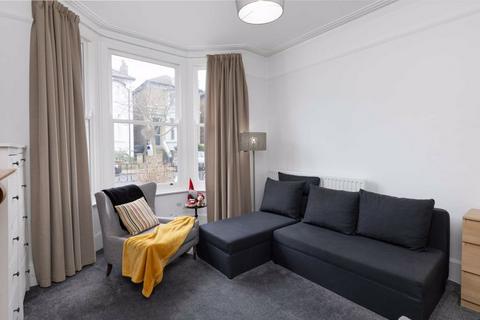 1 bedroom ground floor flat to rent, Starfield Road W12