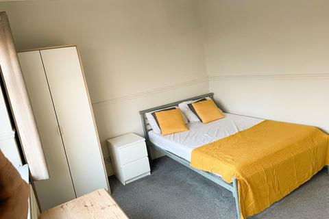 1 bedroom in a house share to rent, Room 5, 157 Beckett Road
