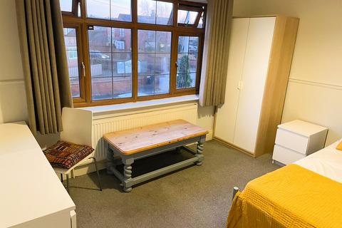 1 bedroom in a house share to rent, Room 5, 157 Beckett Road