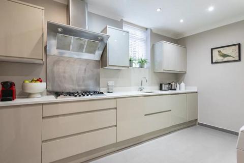 3 bedroom apartment to rent, Fitzjohns Avenue, London NW3