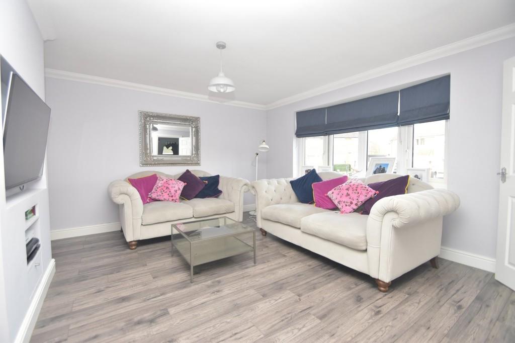 Hawkhurst Close, Chelmsford, CM1 2SN 3 bed semidetached house £425,000