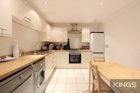 3 bedroom townhouse to rent, Bassett Green Road, Southampton