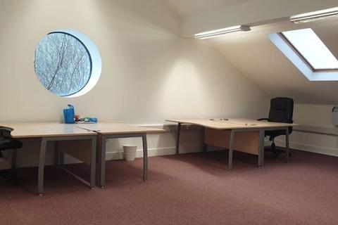 Office to rent - Large Top Floor Spacious Quayside Office Suite Available Split Into Three Rooms