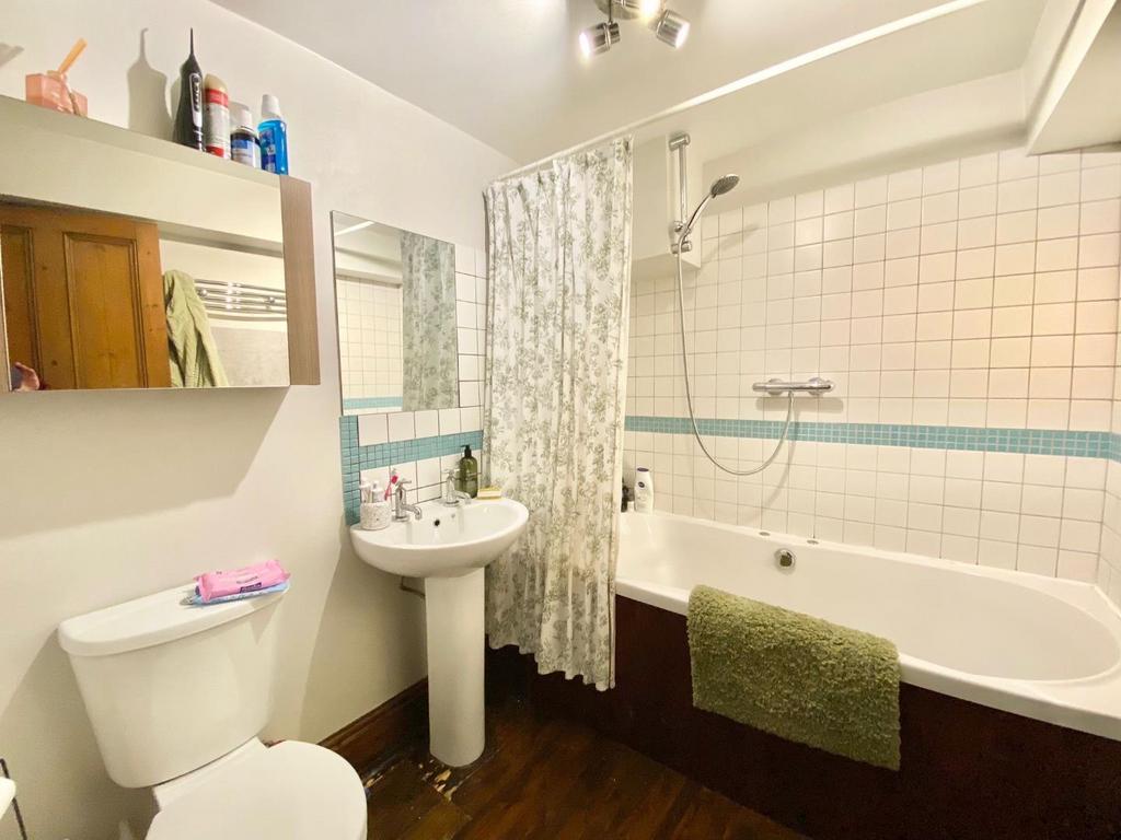 En suite bathroom