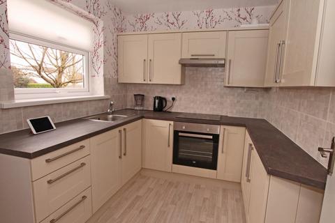 2 bedroom flat to rent, Greendale Court, HU16