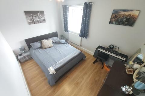 2 bedroom flat for sale - Wellstone Avenue, Bramley, Leeds, LS13 4DY