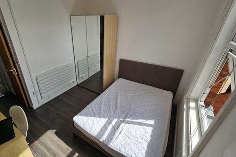 1 bedroom flat to rent, Flat 3, Brudenell Road, Hyde Park, Leeds, LS6 1JD