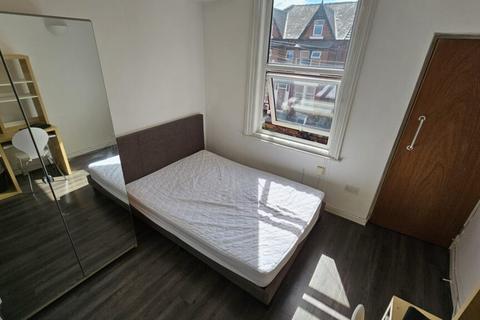 1 bedroom flat to rent, Flat 3, Brudenell Road, Hyde Park, Leeds, LS6 1JD