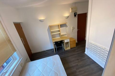 1 bedroom flat to rent, Flat 3, Brudenell Road, Hyde Park, Leeds, LS6 1JD