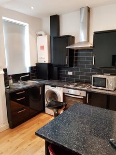 3 bedroom terraced house to rent, Harold View, Hyde Park, Leeds, LS6 1PP