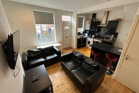 Harold View, Hyde Park, Leeds, LS6 1PP