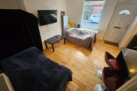 3 bedroom terraced house to rent, Harold View, Hyde Park, Leeds, LS6 1PP